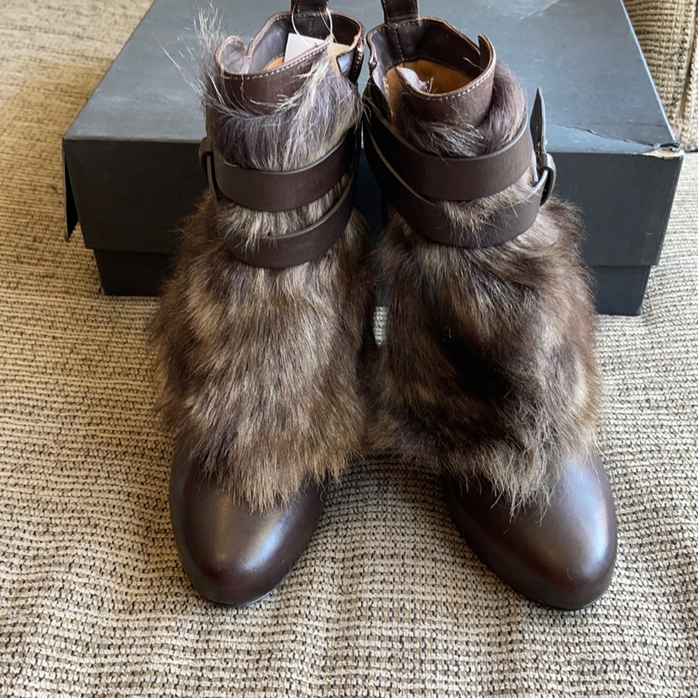 MUST GO‼️ Vince “Kristen” fur Bootie